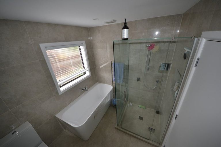Photo of property in 2/42 Aberdeen Road, Campbells Bay, Auckland, 0620