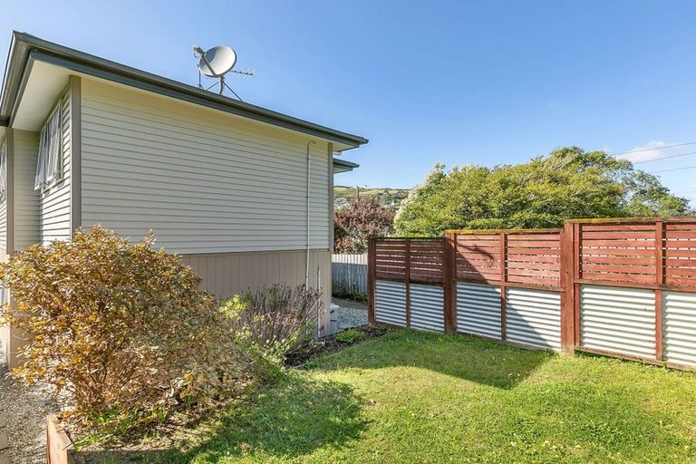 Photo of property in 19u2 Ranui Terrace, Tawa, Wellington, 5028