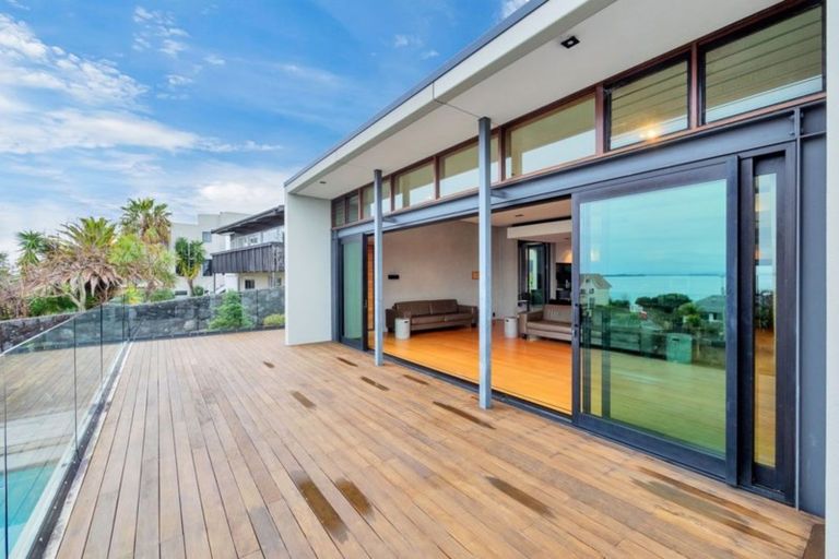 Photo of property in 51 Pacific Parade, Army Bay, Whangaparaoa, 0930