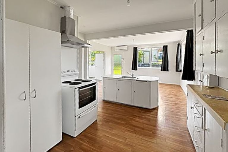 Photo of property in 43a Savoy Road, Glen Eden, Auckland, 0602