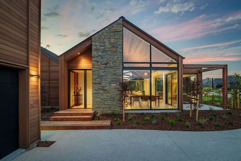 Photo of property in 16 Mccaw Mews, Wanaka, 9305