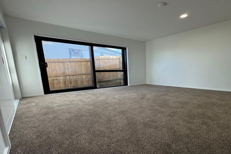Photo of property in 73b Arimu Road, Papakura, 2110