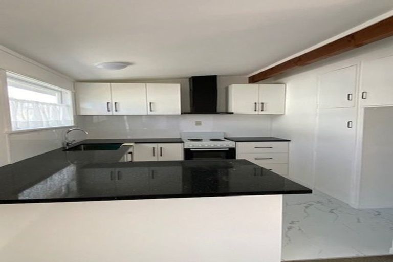 Photo of property in 1/32 Kowhai Road, Campbells Bay, Auckland, 0630