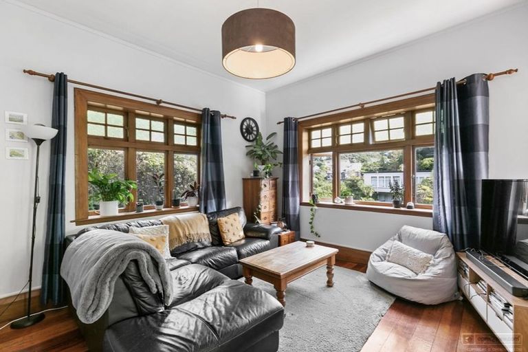 Photo of property in 6 Governor Road, Northland, Wellington, 6012