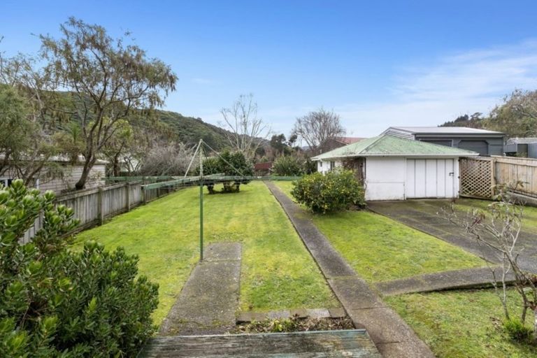 Photo of property in 95 Hine Road, Wainuiomata, Lower Hutt, 5014