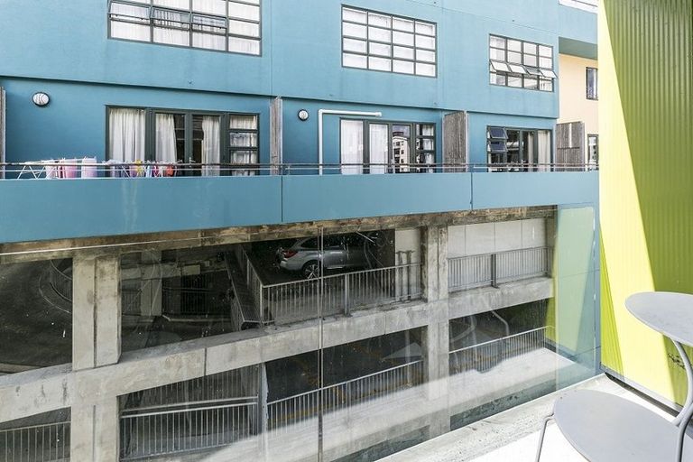 Photo of property in Dual Apartments, 403/142u Vivian Street, Te Aro, Wellington, 6011