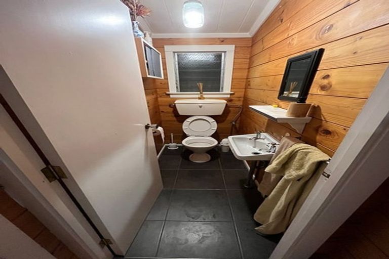 Photo of property in 8-8a Walton Avenue, Waikanae, 5036
