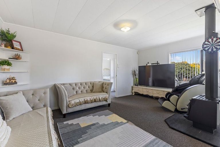 Photo of property in 213 Mahia Road, Wattle Downs, Auckland, 2103