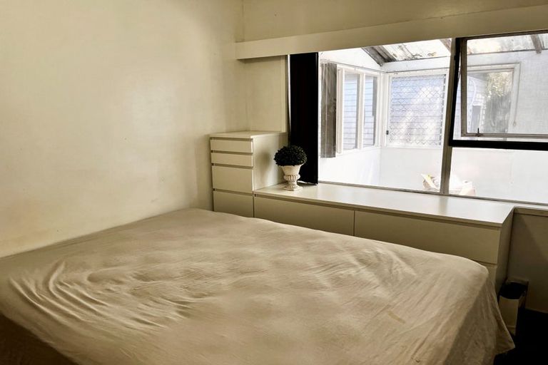 Photo of property in 4/304 Great North Road, Henderson, Auckland, 0612