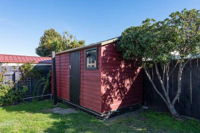 Photo of property in 19 Palm Avenue, Lyall Bay, Wellington, 6022