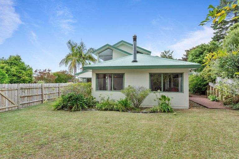 Photo of property in 3 Princess Maria Place, Massey, Auckland, 0614