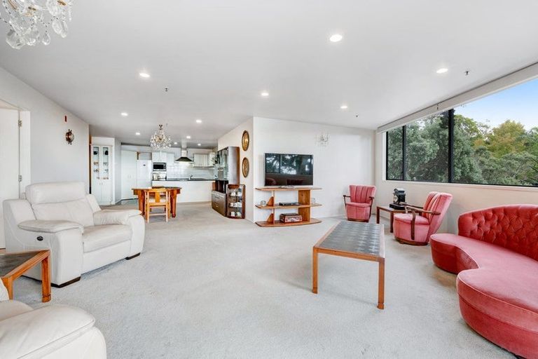 Photo of property in 1b/5 The Promenade, Takapuna, Auckland, 0622