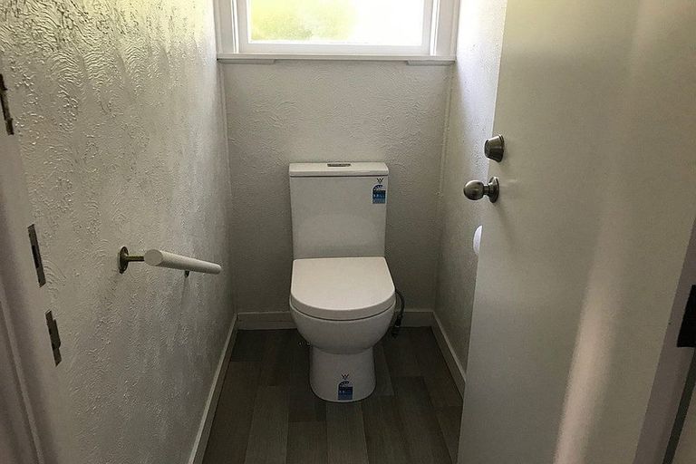 Photo of property in 2 Clendon Place, Manurewa, Auckland, 2102