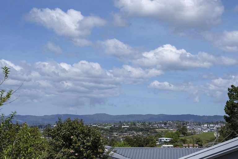 Photo of property in 23 Luckens Road, West Harbour, Auckland, 0618