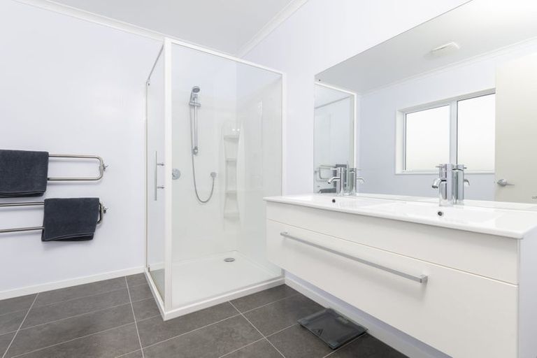 Photo of property in 17 Bickerton Rise, Churton Park, Wellington, 6037