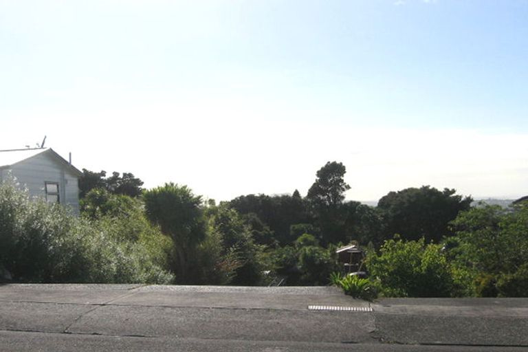 Photo of property in 1/8 Lydia Avenue, Northcote, Auckland, 0627