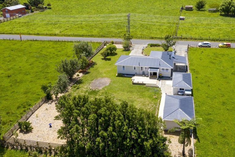 Photo of property in 335 Kawiu Road, Levin, 5510