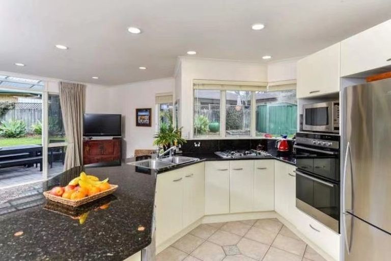 Photo of property in 98 Landing Drive, Albany, Auckland, 0632