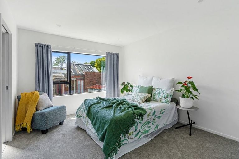 Photo of property in 43c Fitzherbert Avenue, West Harbour, Auckland, 0618