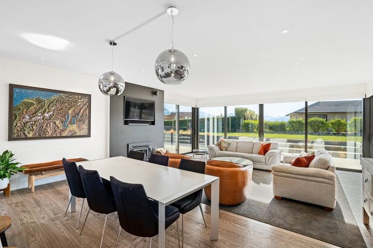 Photo of property in 25 Forest Heights, Wanaka, 9305