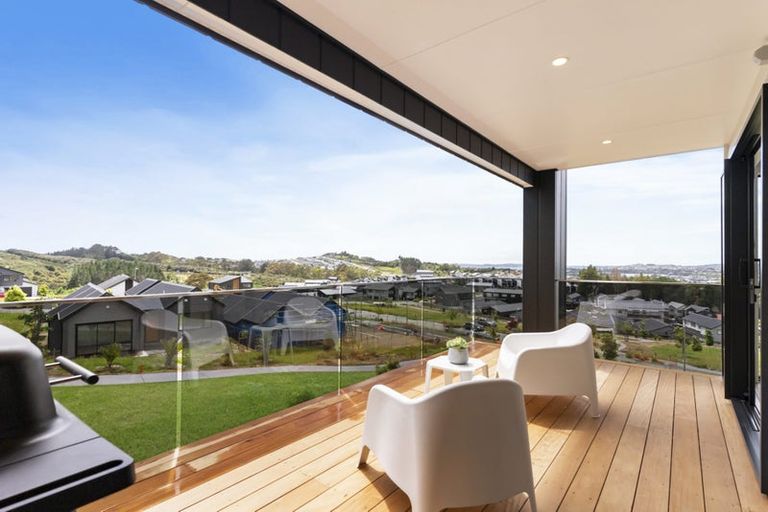 Photo of property in 33 Kikorangi Drive, Wainui, 0992