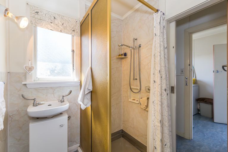 Photo of property in 8 Roslyn Avenue, Mairehau, Christchurch, 8052