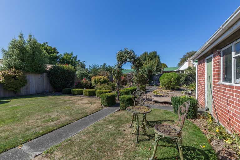 Photo of property in 8 Roslyn Avenue, Mairehau, Christchurch, 8052