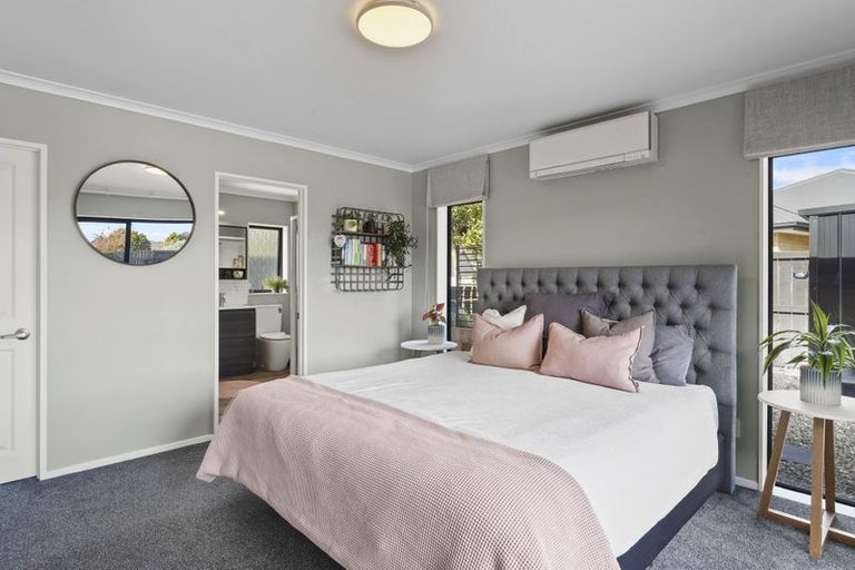 Photo of property in 28 Madison Street, Cambridge, 3434