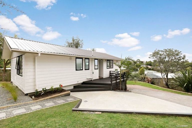 Photo of property in 9 Elizabeth Drive, West Harbour, Auckland, 0618