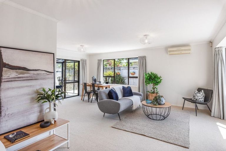 Photo of property in 29 Rosebank Grove, Waikanae, 5036