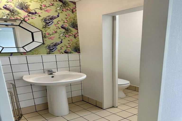 Photo of property in 42 Puriri Terrace, Roslyn, Palmerston North, 4414