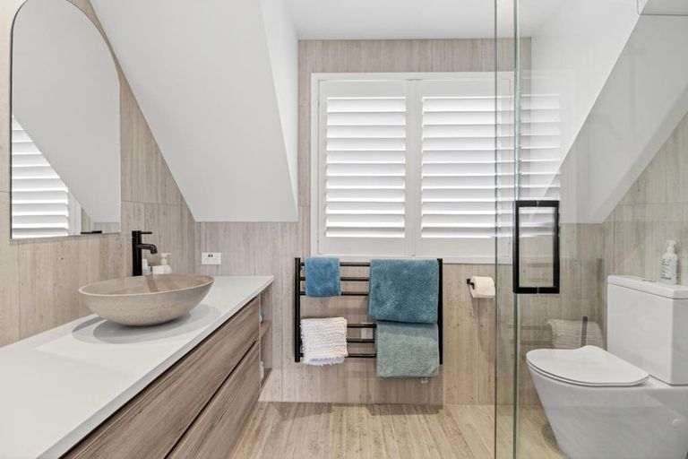 Photo of property in 28 Connemara Court, West Harbour, Auckland, 0618