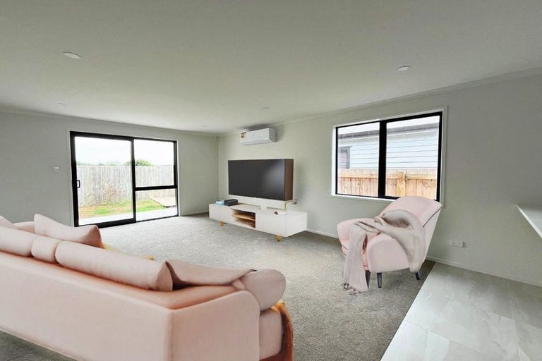 Photo of property in 57 Rorotu Avenue, Karaka, 2113