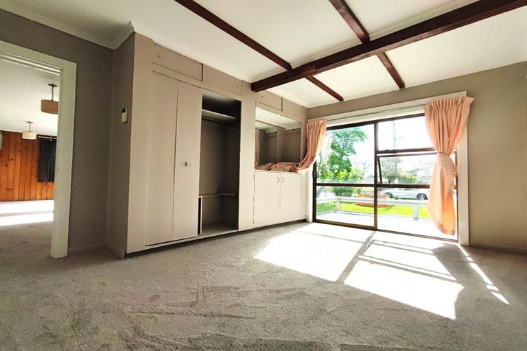Photo of property in 21 Ranui Station Road, Ranui, Auckland, 0612