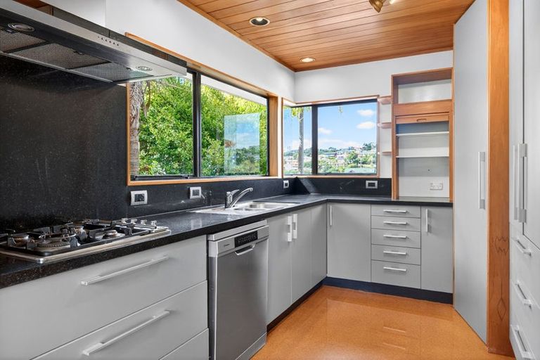 Photo of property in 2/50 Masterton Road, Rothesay Bay, Auckland, 0630