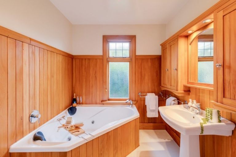 Photo of property in 96 Saint Martins Road, Saint Martins, Christchurch, 8022