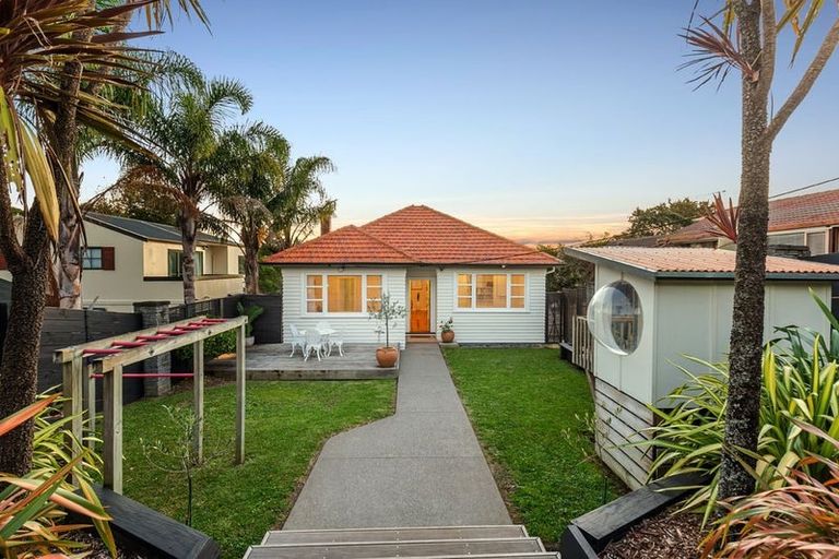 Photo of property in 2/22 Roseberry Avenue, Birkenhead, Auckland, 0626