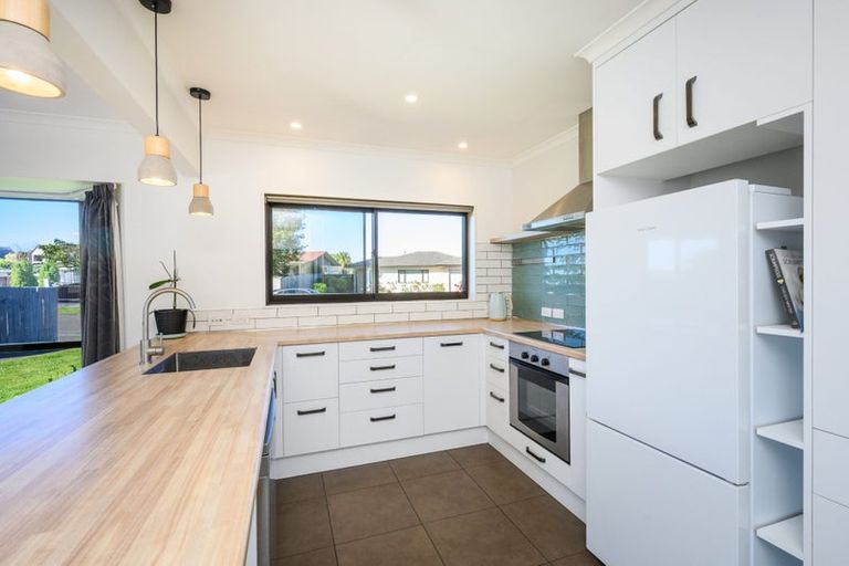 Photo of property in 53 Raglan Avenue, Cloverlea, Palmerston North, 4412