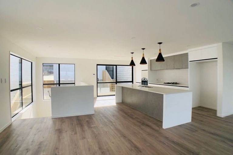 Photo of property in 38 Ascension Crescent, Orewa, 0931