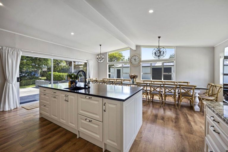 Photo of property in 326 South Road, Hawera, 4610