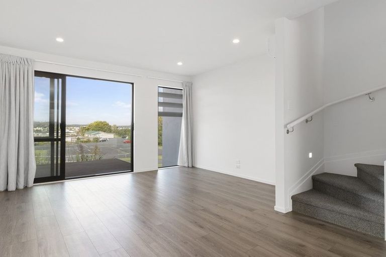 Photo of property in 40 Memorial Park Lane, Hobsonville, Auckland, 0618