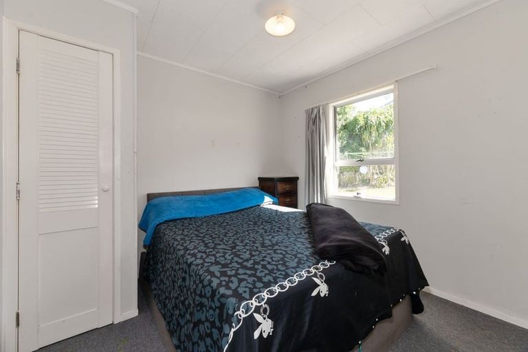 Photo of property in 5 Edgware Road, West Harbour, Auckland, 0618