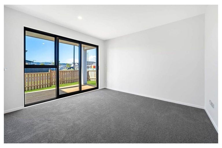 Photo of property in 6 Rorotu Avenue, Karaka, 2113