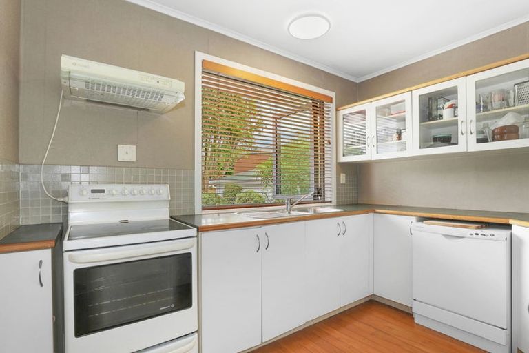 Photo of property in 2 Gradwell Place, Two Mile Bay, Taupo, 3330