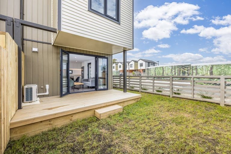 Photo of property in 1 Te Puketoka Lane, Mangere, 2022