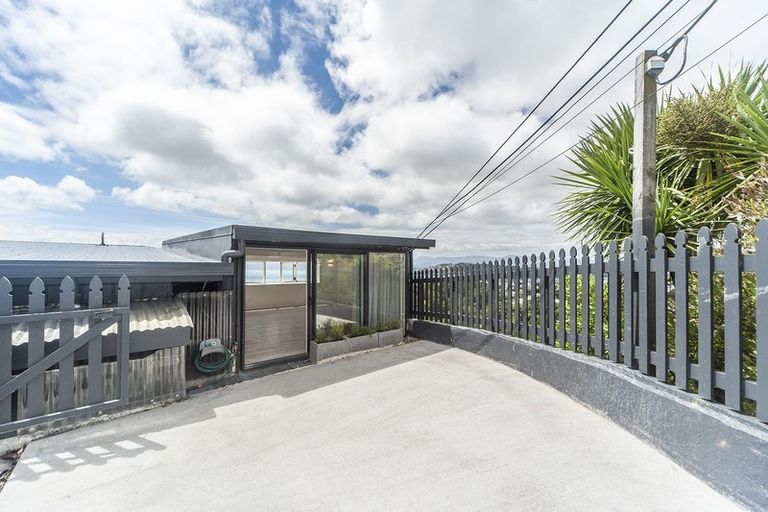 Photo of property in 43 Harbour View Road, Northland, Wellington, 6012