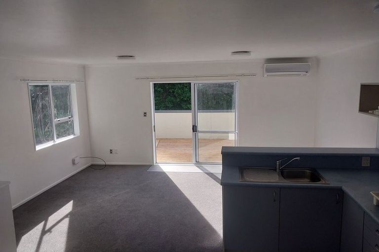 Photo of property in 64a Newlands Road, Newlands, Wellington, 6037