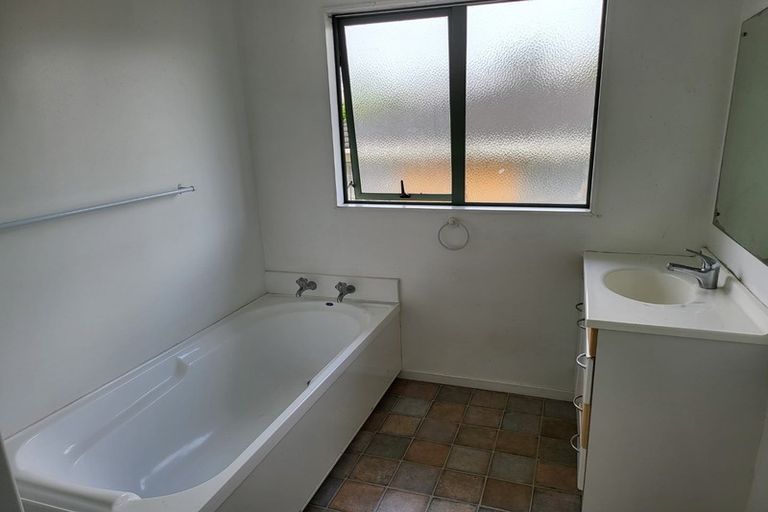 Photo of property in 3a Waterview Road West, Takanini, 2112