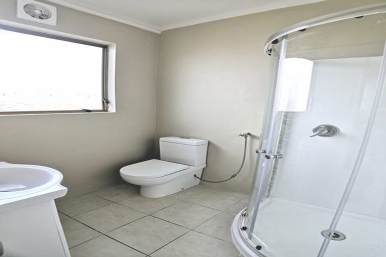 Photo of property in 67 Lincoln Park Avenue, Massey, Auckland, 0614