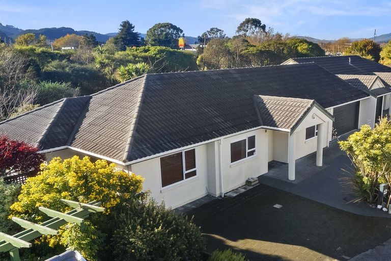 Photo of property in 18 Millwood Place, Silverstream, Upper Hutt, 5019